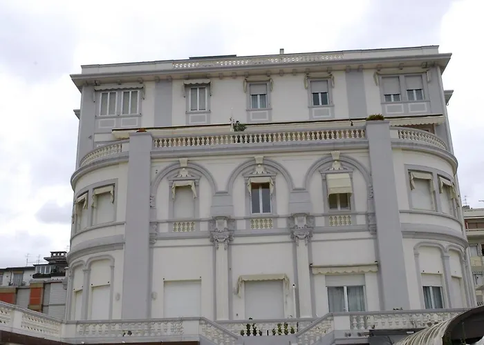 Апартаменти Centro Residenziale Maestoso В'яреджо